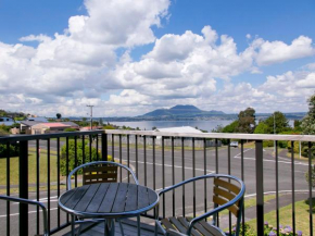 Acacia View at No 3 - Acacia Bay Holiday Home